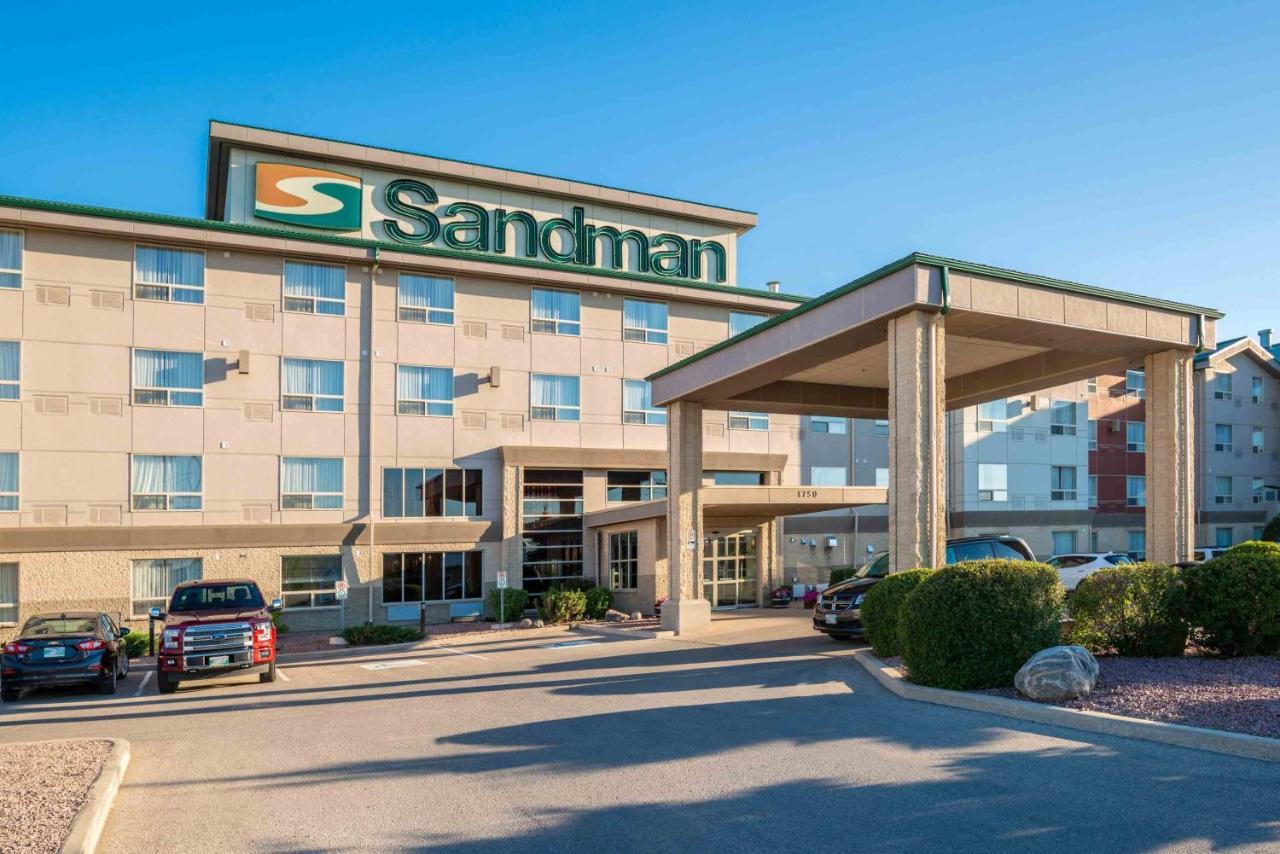 Sandman Hotel & Suites Winnipeg Airport Exterior photo