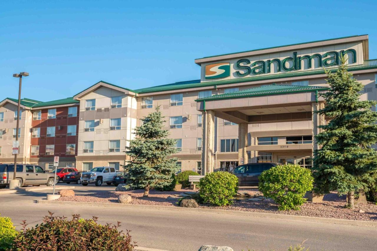 Sandman Hotel & Suites Winnipeg Airport Exterior photo