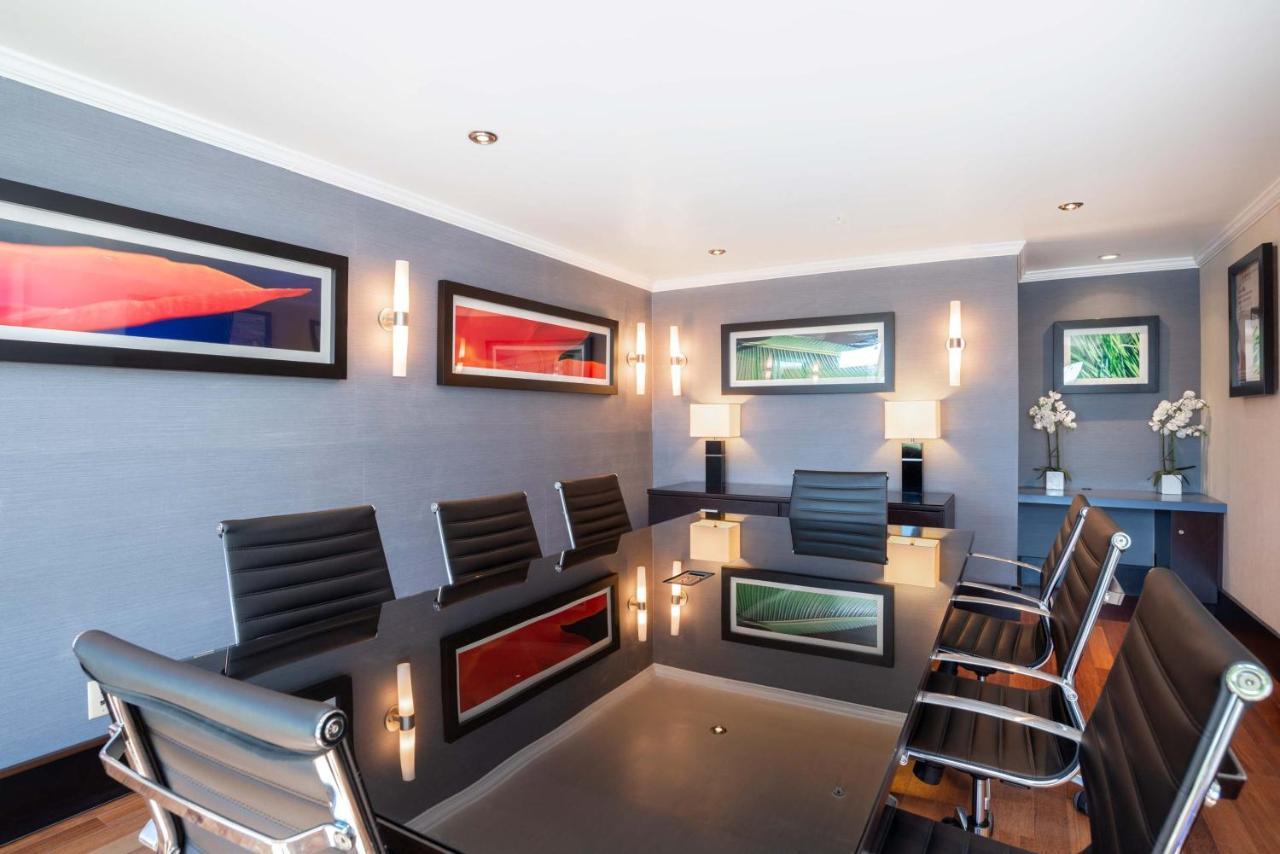 Sandman Hotel & Suites Winnipeg Airport Exterior photo