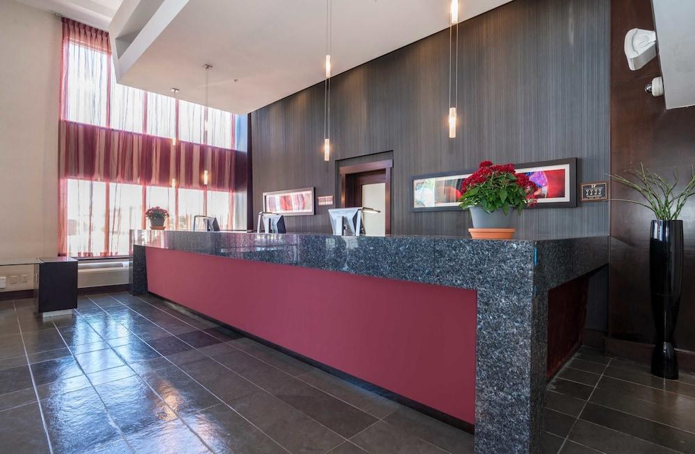 Sandman Hotel & Suites Winnipeg Airport Exterior photo