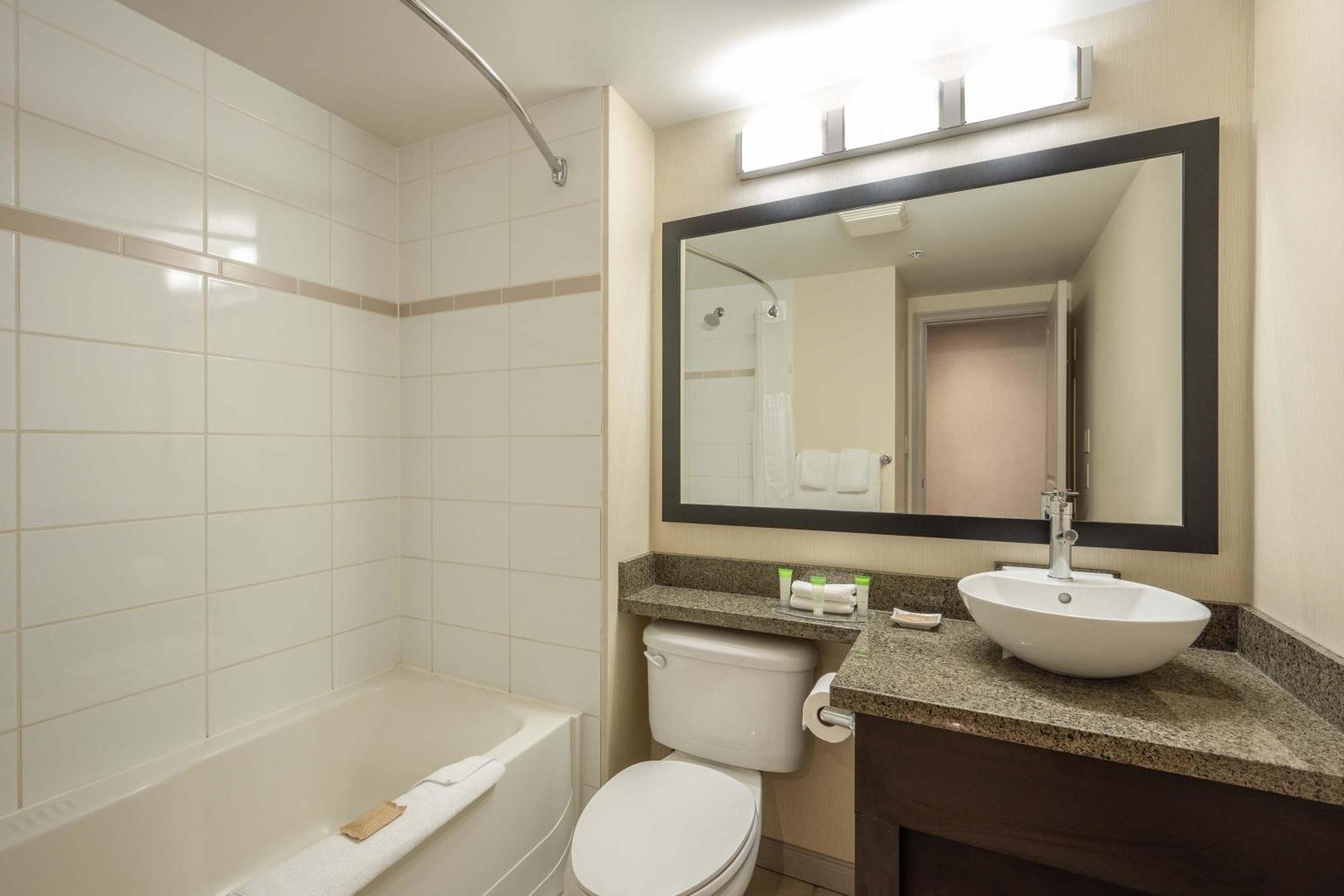 Sandman Hotel & Suites Winnipeg Airport Exterior photo