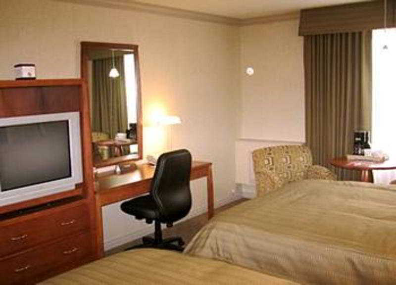 Sandman Hotel & Suites Winnipeg Airport Room photo