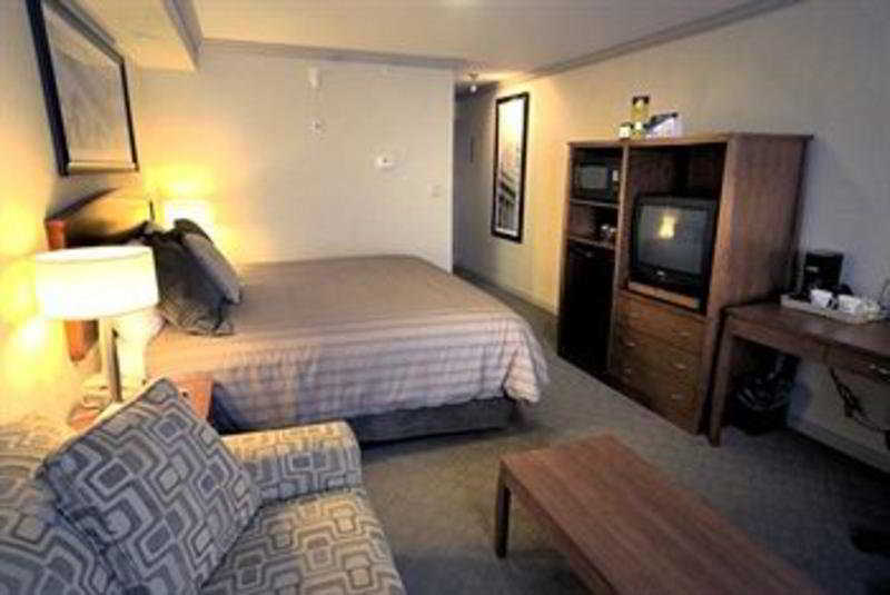 Sandman Hotel & Suites Winnipeg Airport Exterior photo