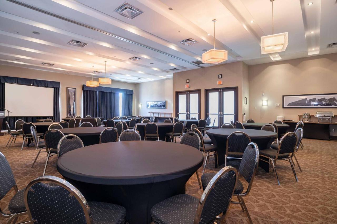 Sandman Hotel & Suites Winnipeg Airport Exterior photo